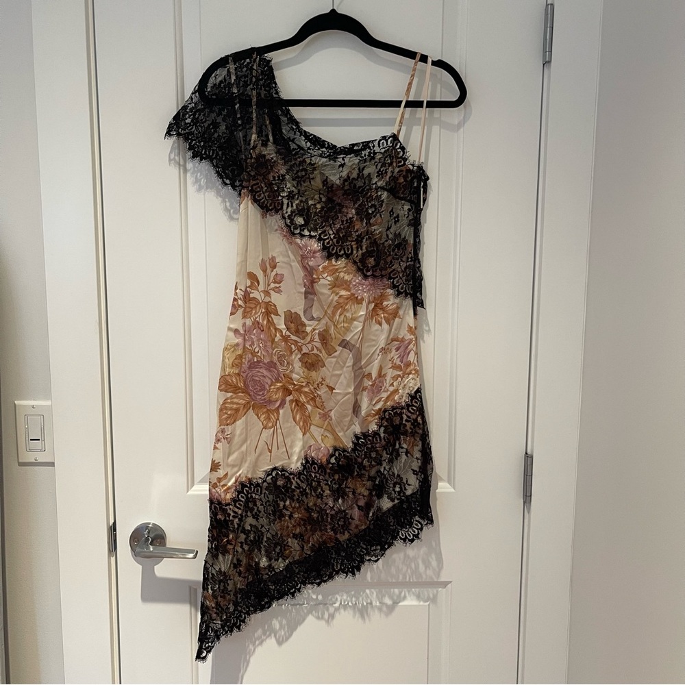 CHRISTOPHER KANE Valence And Lace Trim Ivory Dress
